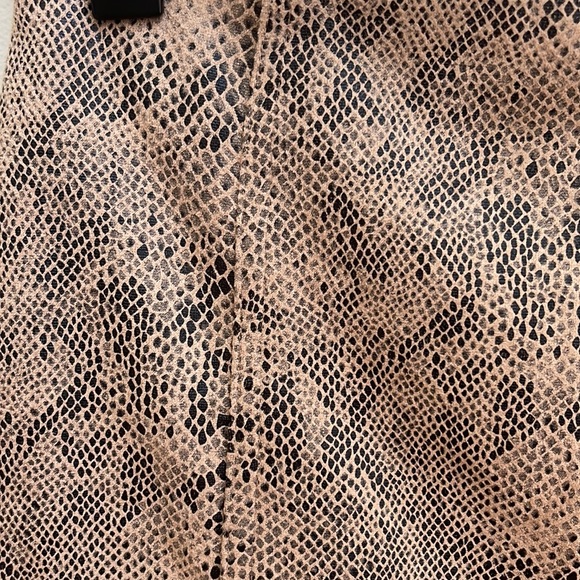 Faux suede snake print mini skirt - Picture 2 of 6